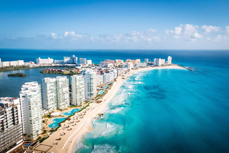 Properties in Cancún — hotel zone, residential and commercial